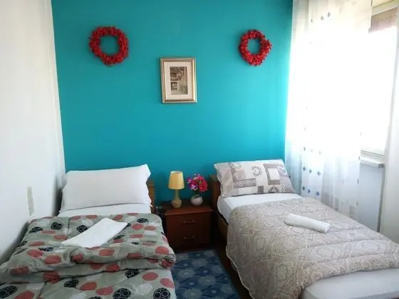 Standard Tek Büyük veya İki Ayrı Yataklı Oda, Ortak Banyo