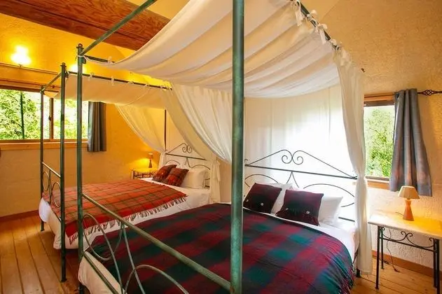 Kır Evi (Pets Not Allowed, W2B)