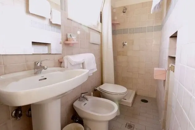 Economy Tek Büyük Yataklı Oda (letto matrimoniale)