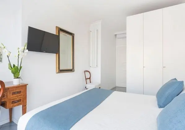 Büyük Yataklı Tek Kişilik Oda