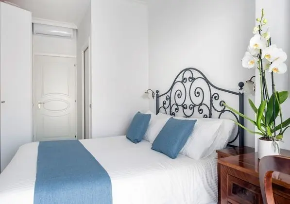 Büyük Yataklı Tek Kişilik Oda