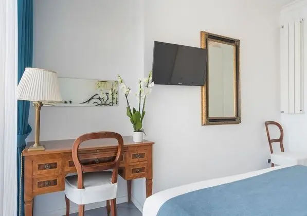 Büyük Yataklı Tek Kişilik Oda