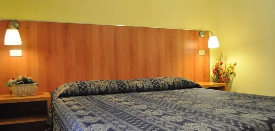 Tek Büyük veya İki Ayrı Yataklı Oda, Ortak Banyo