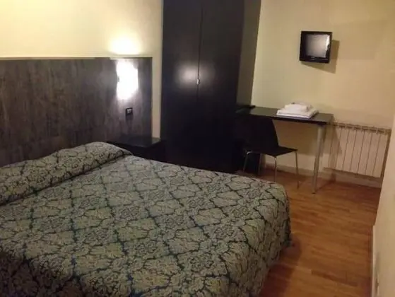 Tek Büyük veya İki Ayrı Yataklı Oda, Ortak Banyo