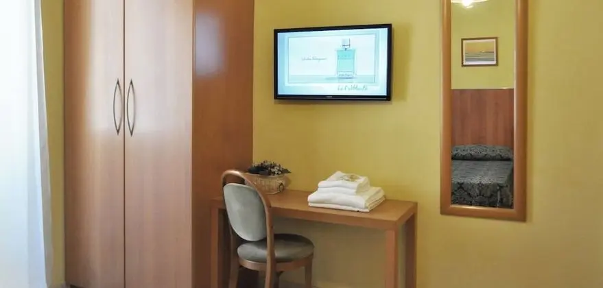 Tek Büyük veya İki Ayrı Yataklı Oda, Ortak Banyo