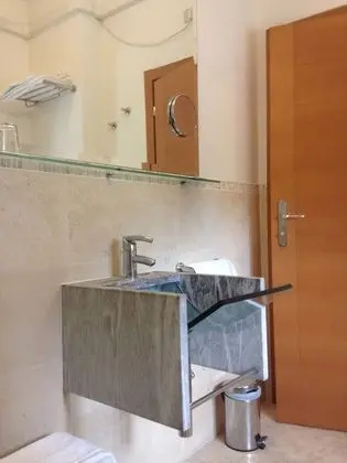 Üç Kişilik Oda