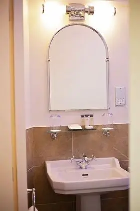 Superior Tek Büyük Yataklı Oda (Room 7)