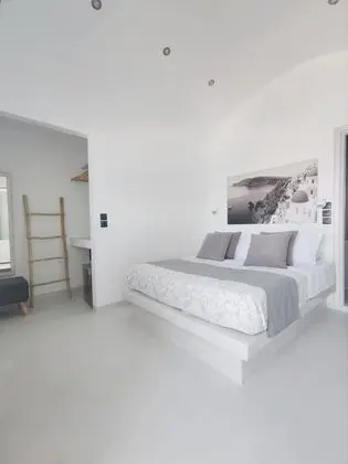 Family Suite with Outdoor Hot Tub & Caldera View