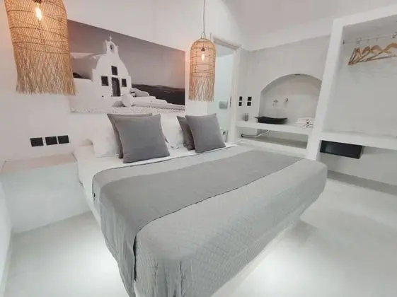 Junior Suite with Outdoor Hot Tub & Caldera View