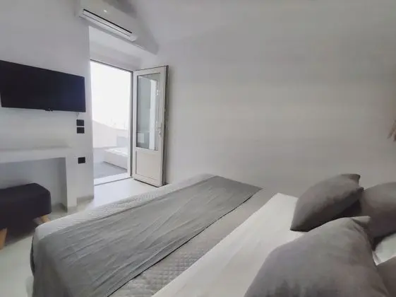 Junior Suite with Outdoor Hot Tub & Caldera View