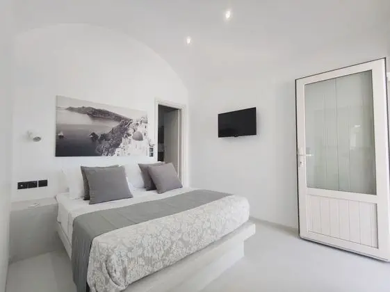 Senior Suite with Outdoor Hot Tub & Caldera View