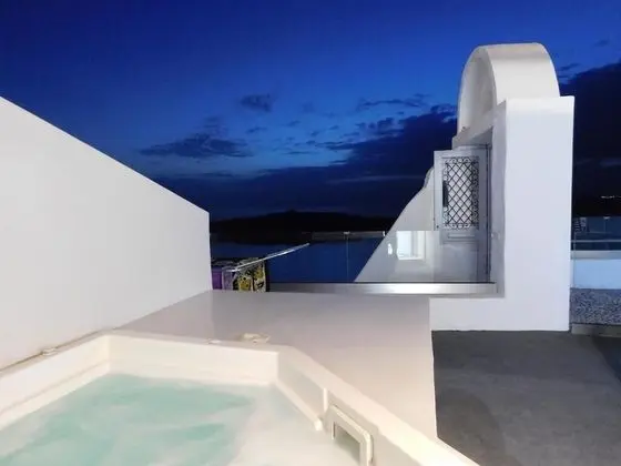 Senior Suite with Outdoor Hot Tub & Caldera View