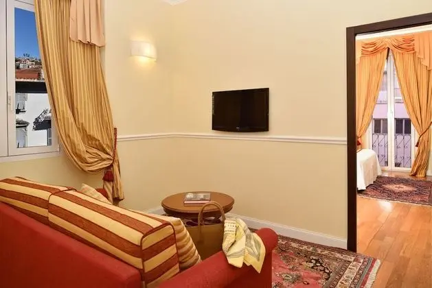 Süit, 1 Çift Kişilik Yatak ve Çekyat (4 pax)