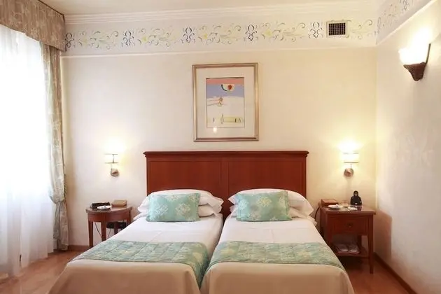 Standard Tek Büyük Yataklı Oda