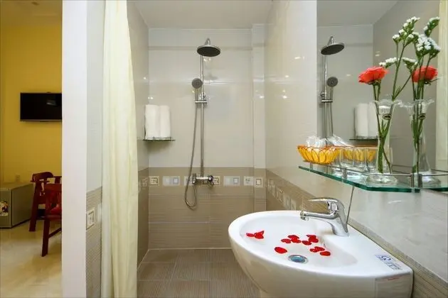 Üç Kişilik Oda, Balkon