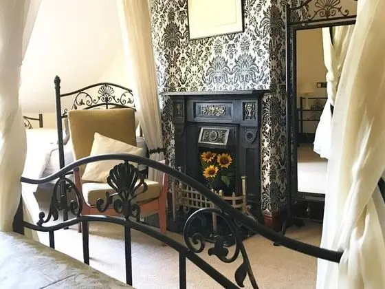 Üç Kişilik Oda