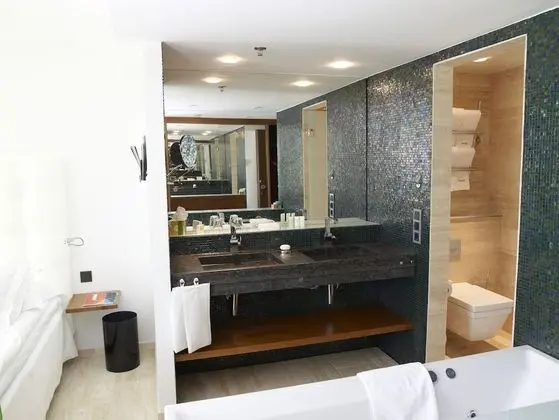 Superior Open Bath