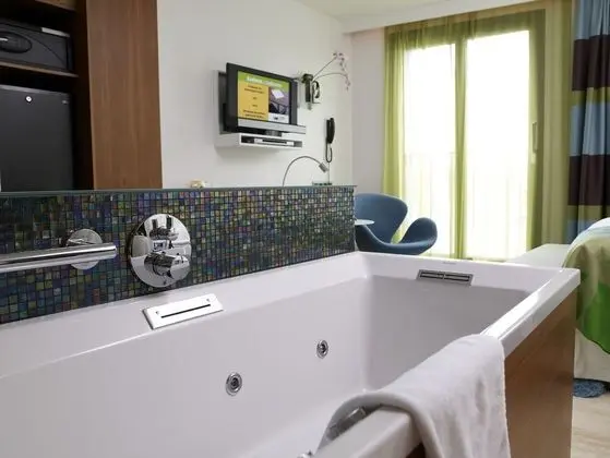Superior Open Bath
