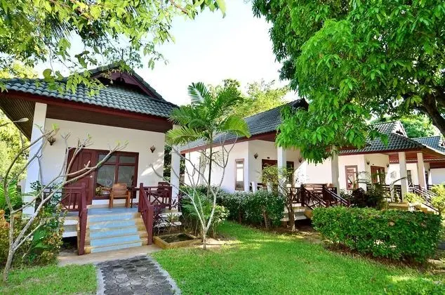 Bungalov, Havuz Kenarı