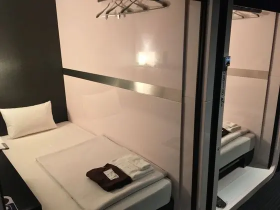 Standard Kulübe, Sadece erkekler için (Business Class)