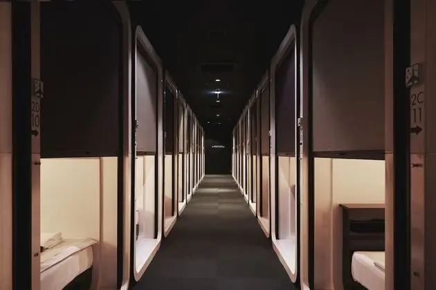 Oda, Sadece erkekler için (First Class, Capsule)