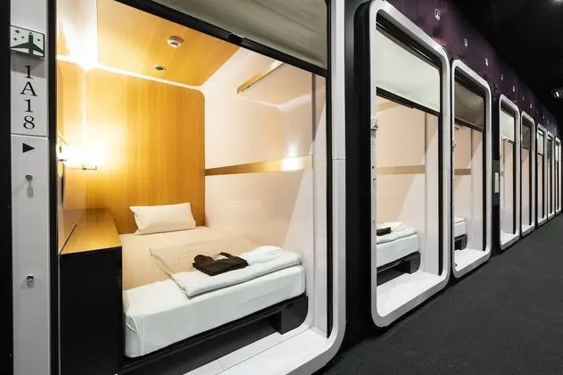 Kulübe, Sadece erkekler için (Business Class)