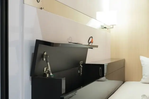 Kulübe, Sadece erkekler için (Business Class)