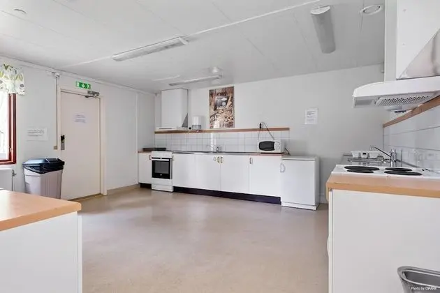 Kulübe, Ortak Banyo (Sommartorp, No Water)