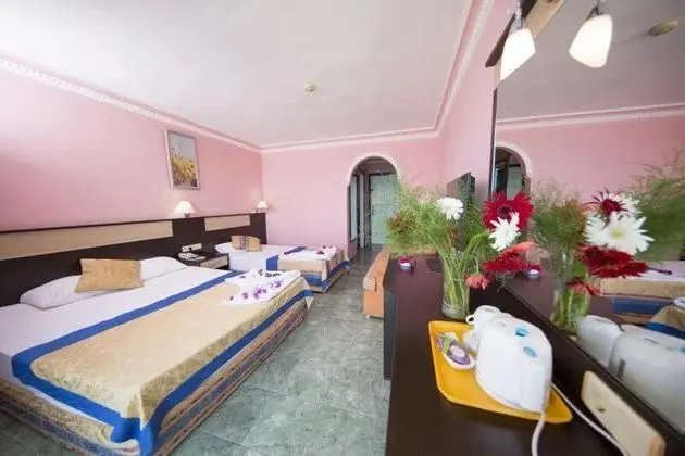 Standart Oda, Deniz veya Kara Manzaralı, Balkonlu