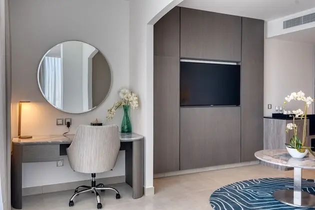 TFC Horizon Suite with Nest Lounge access(including full Breakfast, Daily Happy Hours 6:00-8:00 PM)