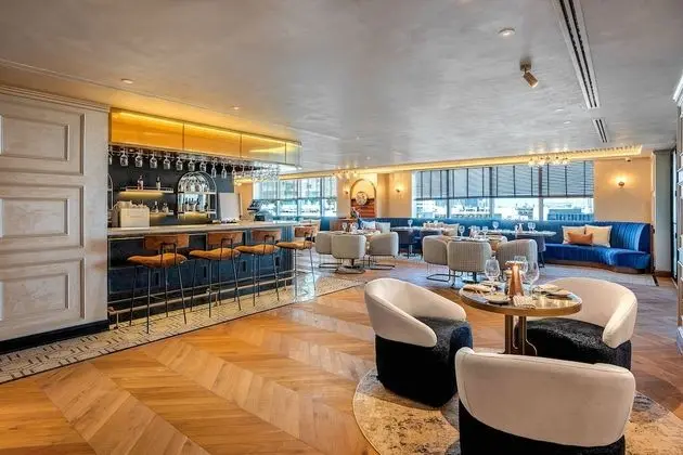 TFC Horizon Suite with Nest Lounge access(including full Breakfast, Daily Happy Hours 6:00-8:00 PM)
