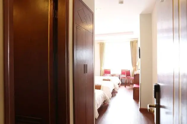 Deluxe Üç Kişilik Oda, Sigara İçilmez, Şehir Manzaralı (City Window)