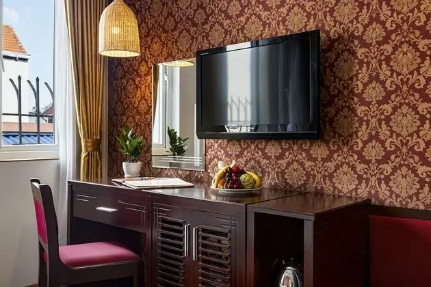 Deluxe Üç Kişilik Oda, Sigara İçilmez, Şehir Manzaralı (City Window)