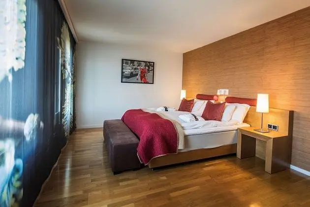 Deluxe Family Room