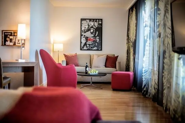 Deluxe Family Room