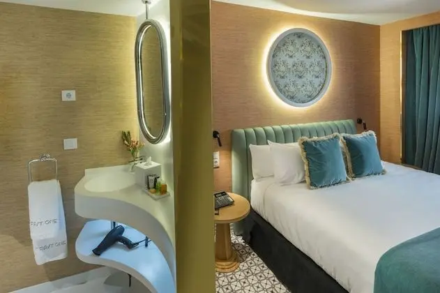 Deluxe Tek Büyük Yataklı Oda