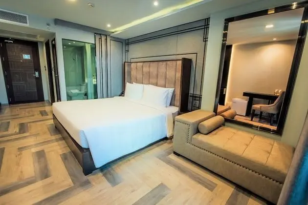 Deluxe  King Room No Balcony