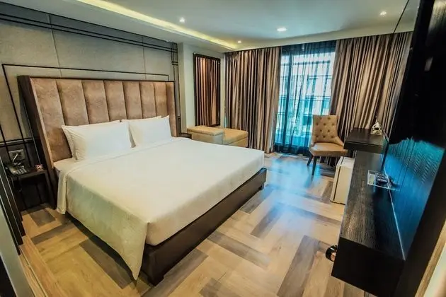Deluxe  King Room No Balcony