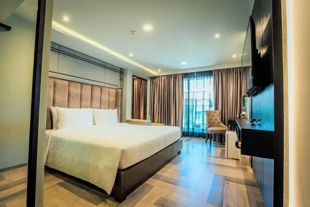 Deluxe  King Room No Balcony
