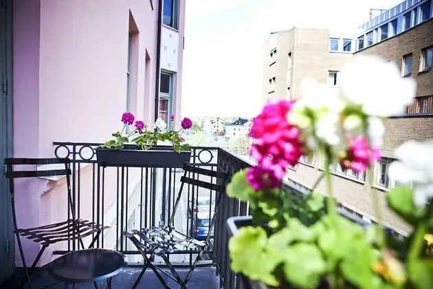 Junior Süit, Balkon