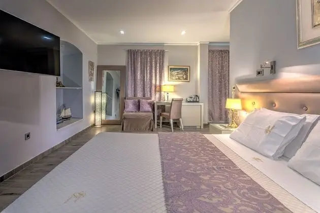 Anastasia Suite with Jetted Bathtub