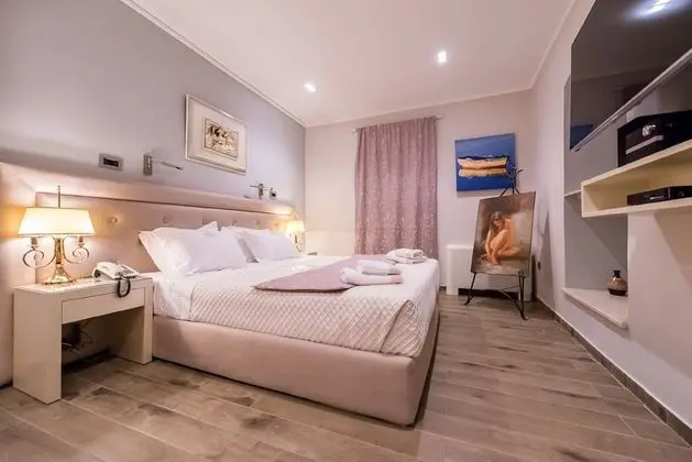 Anastasia Suite with Jetted Bathtub