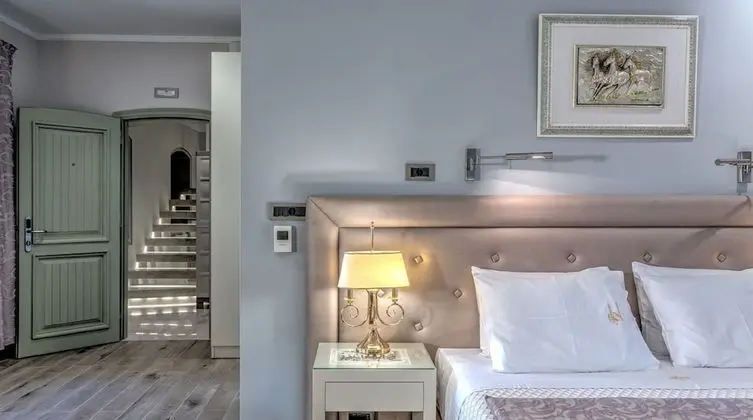 Anastasia Suite with Jetted Bathtub