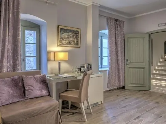 Anastasia Suite with Jetted Bathtub