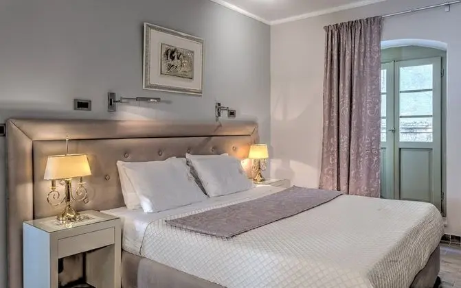 Anastasia Suite with Jetted Bathtub