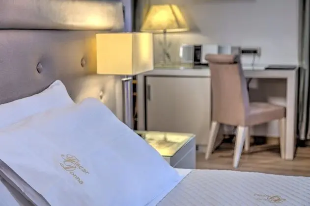 Maria - Athena Suite with Jetted Bathtub