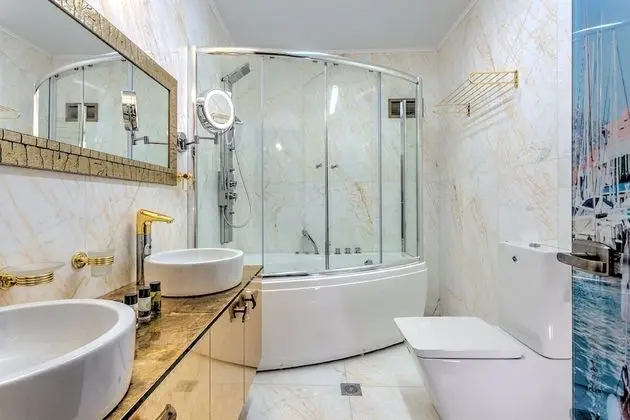 Maria - Athena Suite with Jetted Bathtub