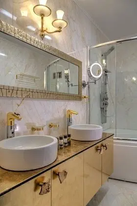 Maria - Athena Suite with Jetted Bathtub