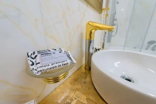 Maria - Athena Suite with Jetted Bathtub