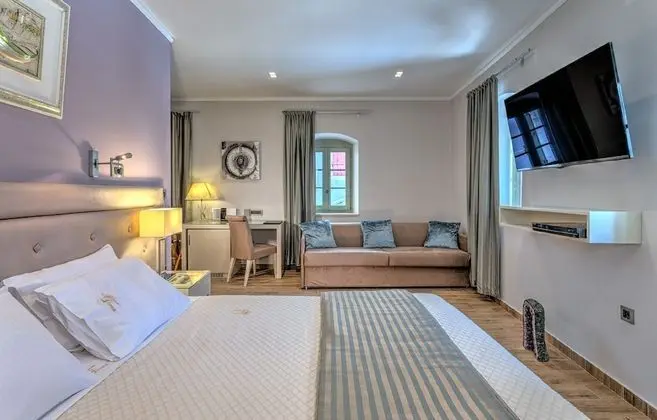 Maria - Athena Suite with Jetted Bathtub